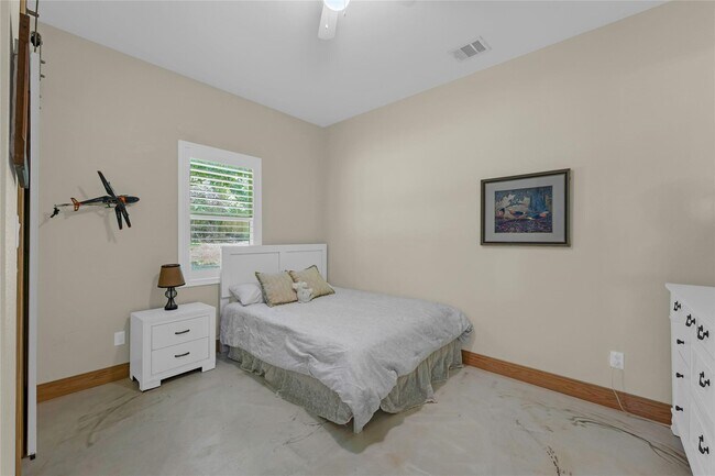 Building Photo - 25737 Glen Loch Dr