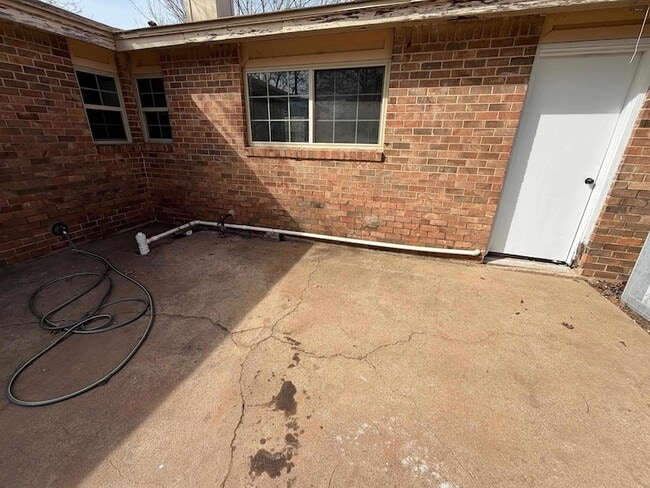 Building Photo - 5119 Parklane Dr