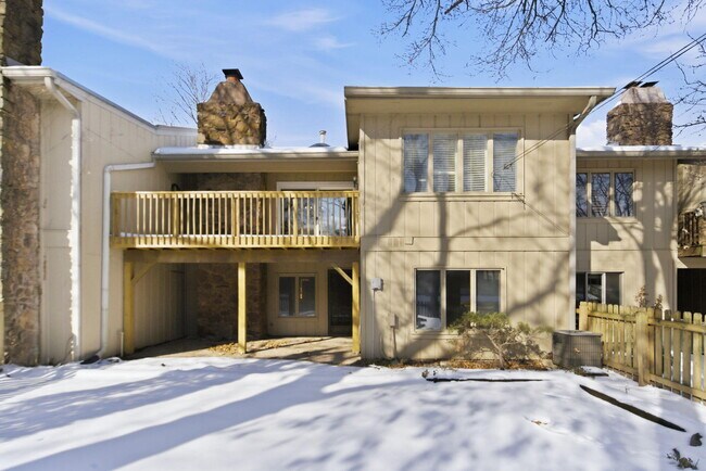 Building Photo - 3460 E Catalpa St