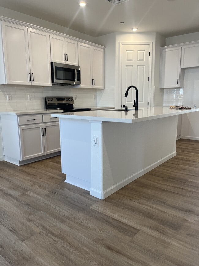 Building Photo - 1083 Camomile Dr