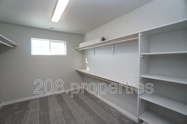 Building Photo - 1218 W Bass River Dr