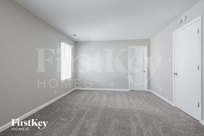 Building Photo - 10705 Creekside Woods Dr