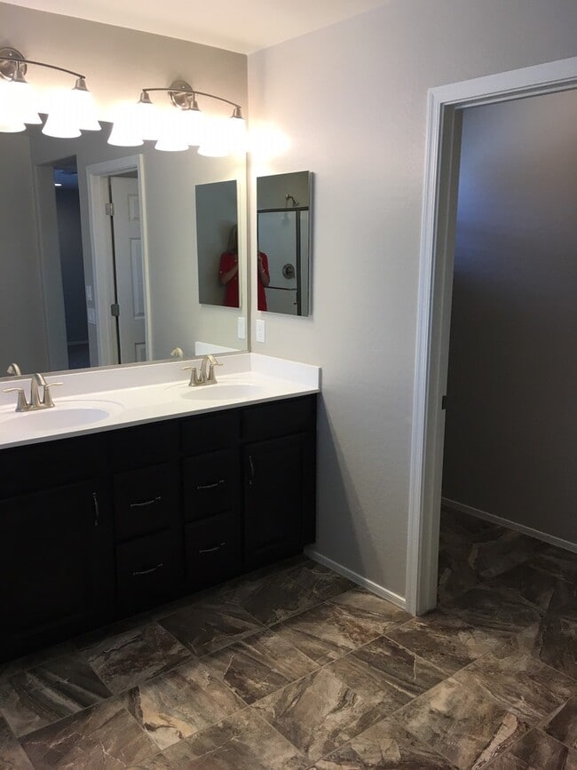 Building Photo - NEWER Beautiful Home in Fire Rock Villas!!