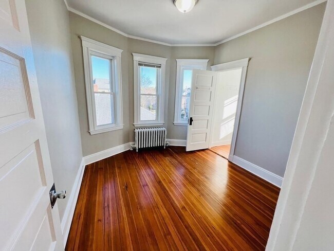 Building Photo - 22 Gardena St