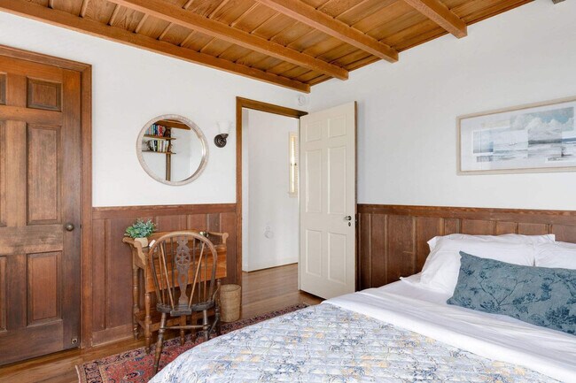 Building Photo - 1850 Castellana Rd