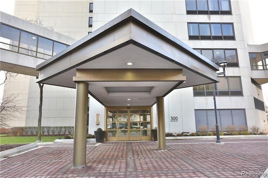 Building Photo - 1001 W Jefferson Ave