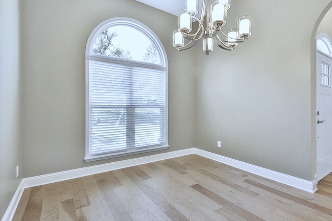 Dining Room - 300 Vendella Cir