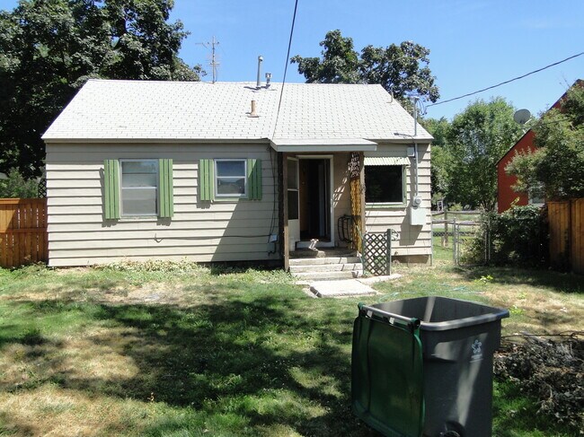 Building Photo - 1323 S Leadville Ave