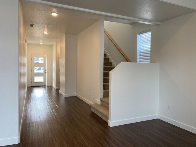 Building Photo - 912 Spruce Willow Wy