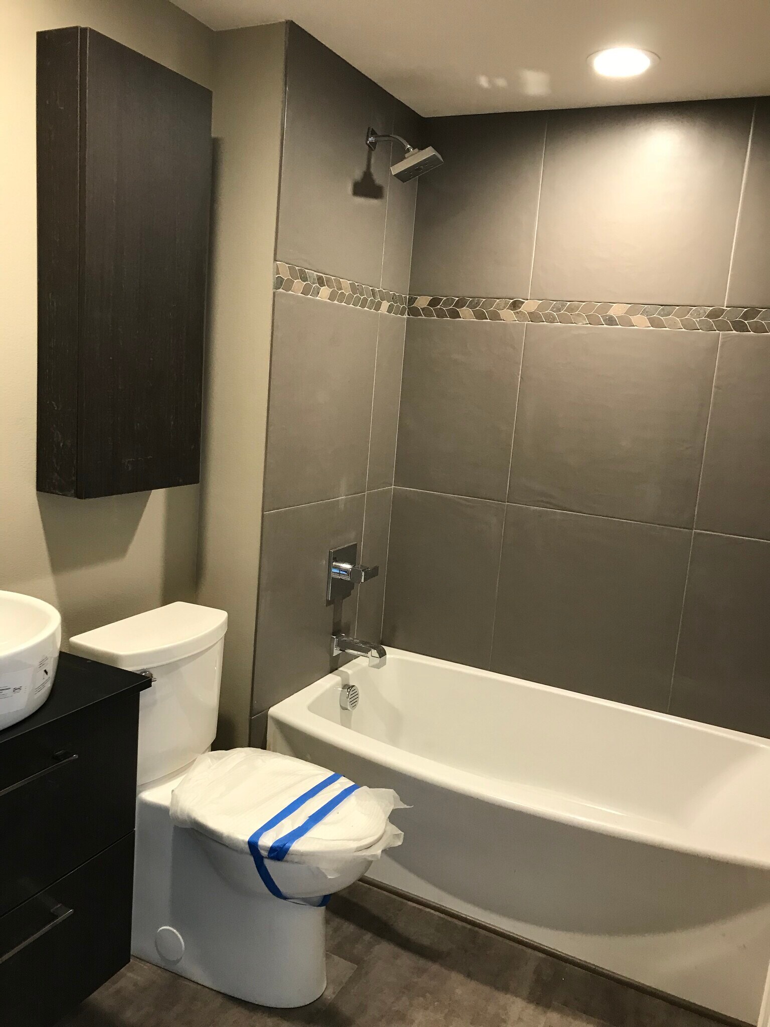 Building Photo - 412 Kirman Ave