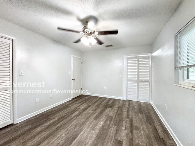 Building Photo - 1131 N Magnolia Cir