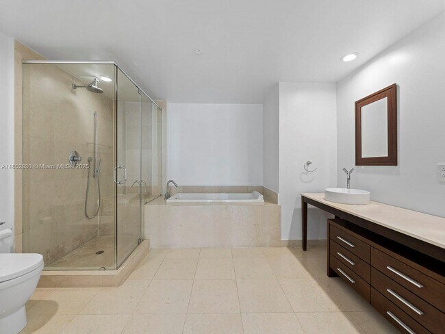 Building Photo - 495 Brickell Ave