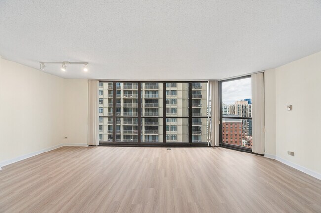 Building Photo - 10 E Ontario St