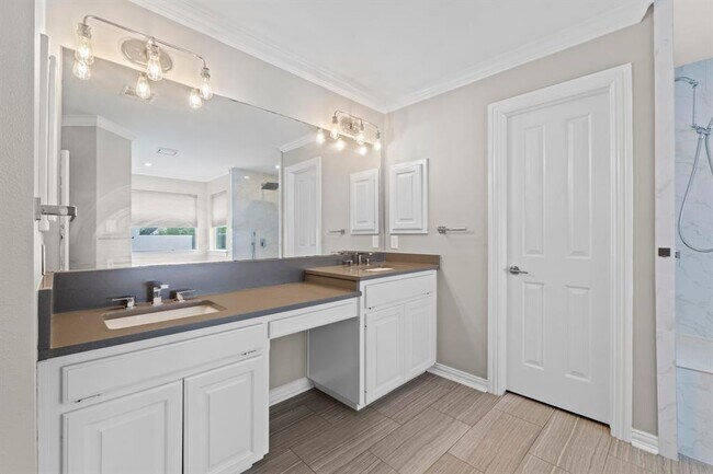 Building Photo - 9309 Bluegrass Dr