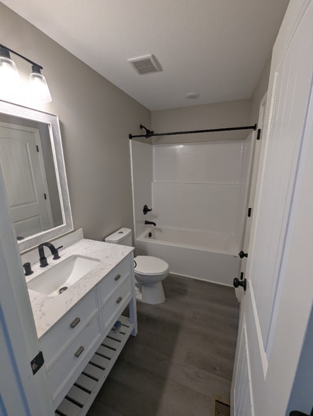 Building Photo - 8894 W Meadow Park