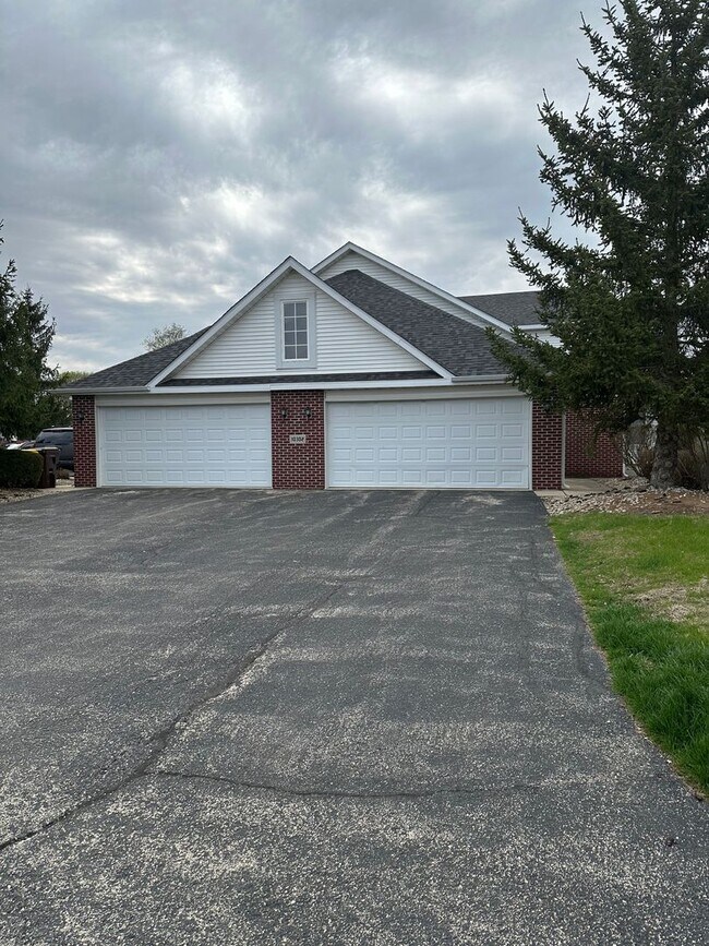 Building Photo - 10340 Metalmark Ln