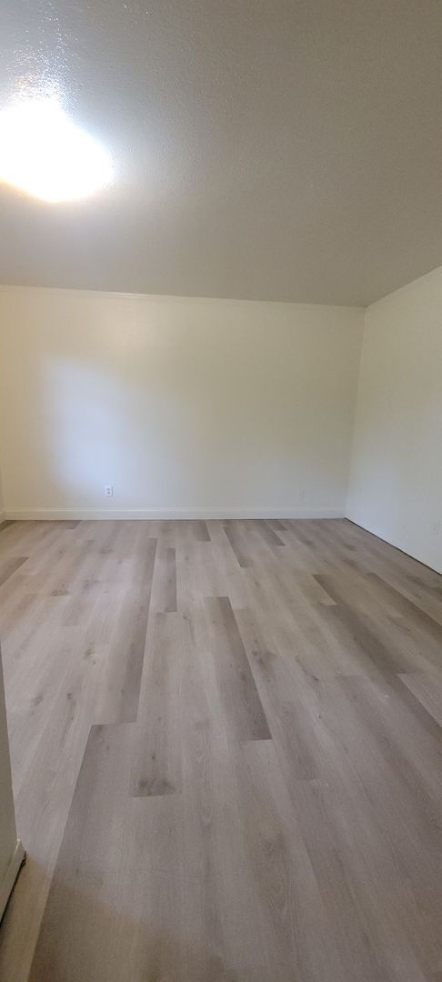 Building Photo - Huge 4 bedroom/1 bath Downstairs unit with...