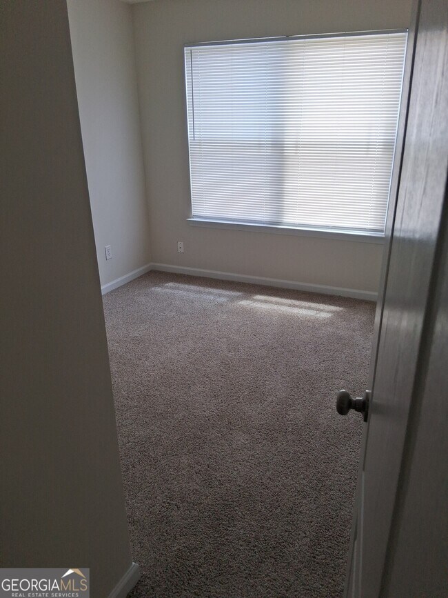Building Photo - 6208 Ellenwood Dr