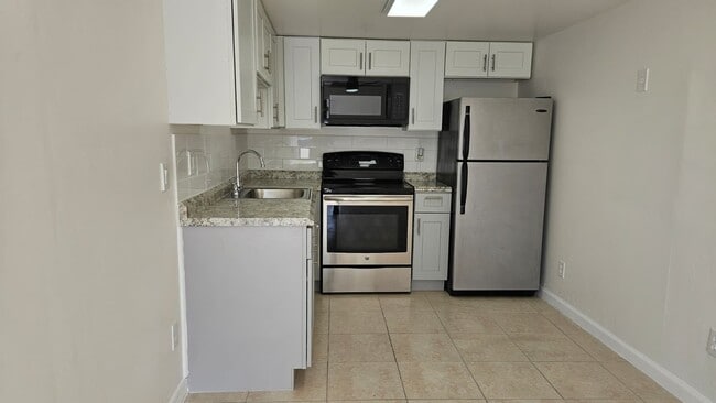 Building Photo - 274 Bayberry Dr