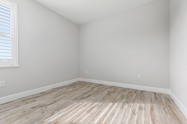 Building Photo - 8134 Loren Cove Dr