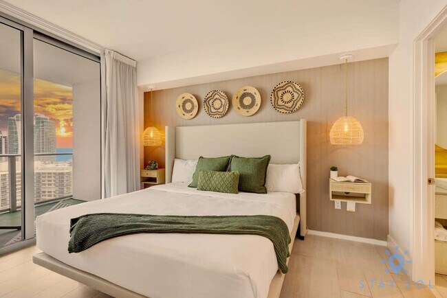 Building Photo - 4010 S Ocean Dr