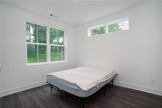 Building Photo - 1815 Gotham Ln NE