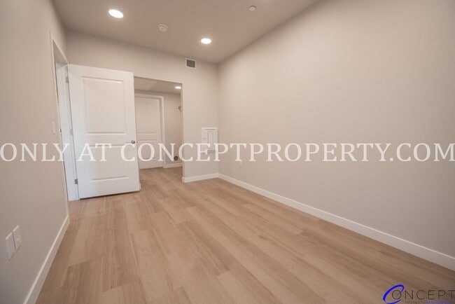 Building Photo - Elevate Your Everyday: Stylish, Modern Living in the Heart of Park City!