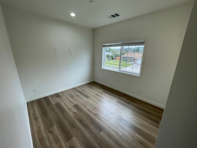 Building Photo - 25432 Park Ave