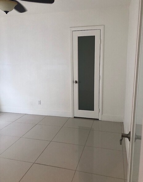 Building Photo - 516 S 11th St