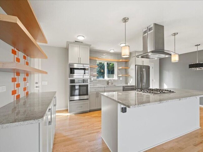 Building Photo - 3603 W Canal Dr