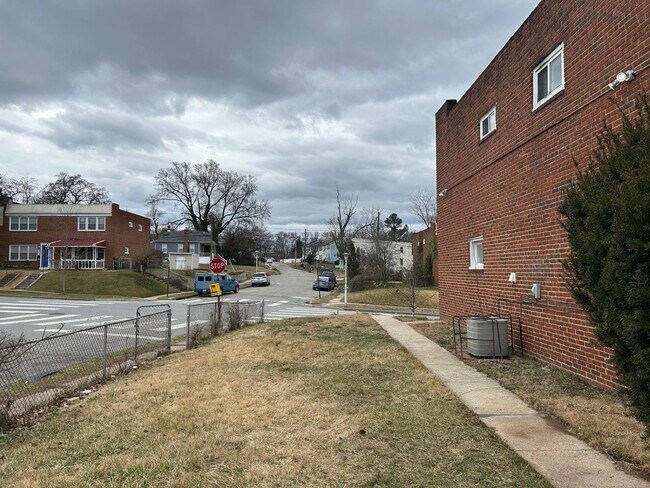 Building Photo - Baltimore - 2 Bedrooms and 1 bath Available!