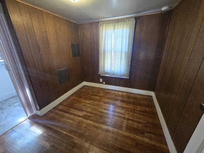 Building Photo - 316 N Walnut St