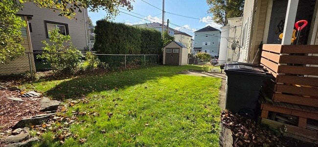 Building Photo - 72 Seymour St