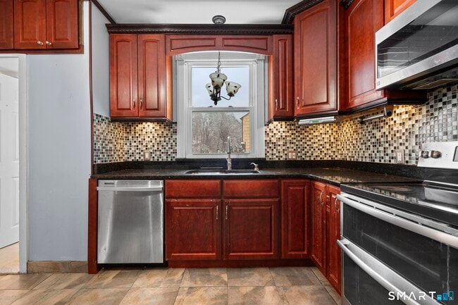 Building Photo - 242 Prospect St