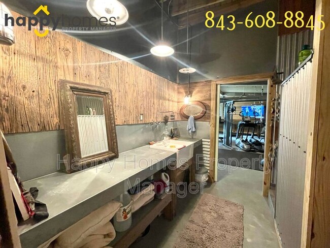 Building Photo - 5888 Chisolm Rd