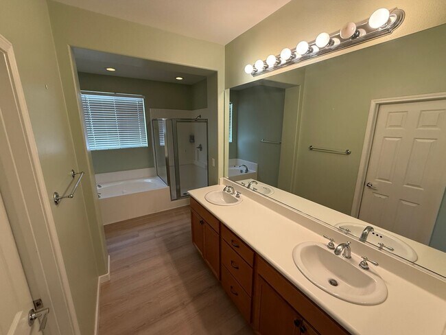 Building Photo - Spacious 3-Bedroom Home in the Andorra Community of Valencia!