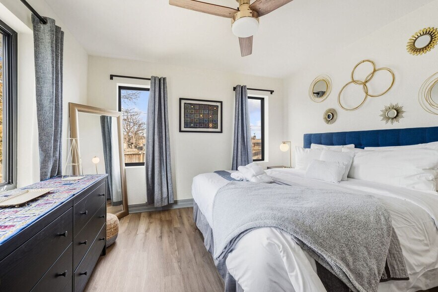 Building Photo - 302 S Shiloh St