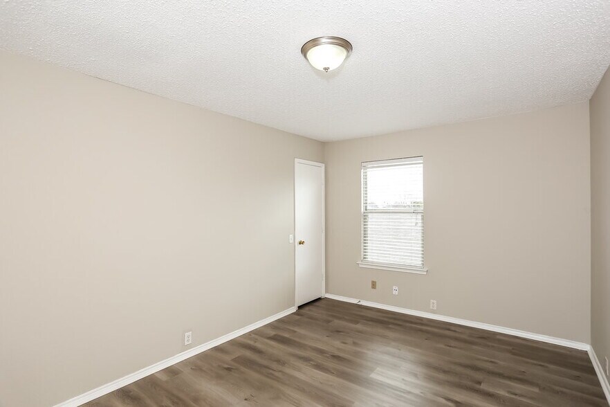 Building Photo - 6736 Ambercrest Dr