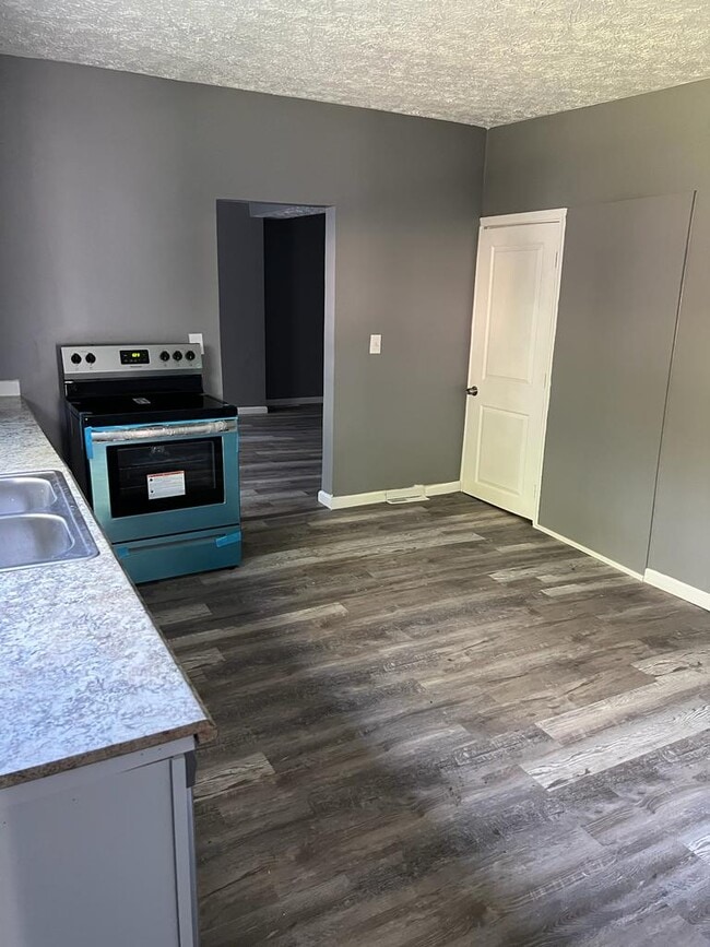 Building Photo - 5051 Pershing Ave