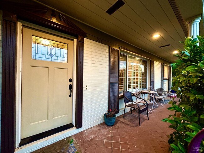 Building Photo - 216 Hampton Ct