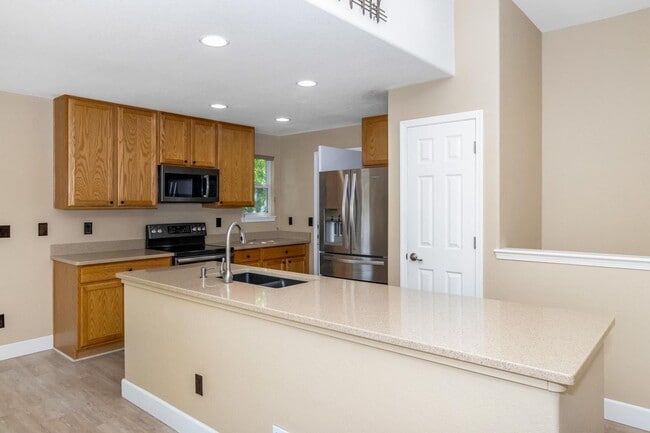 Building Photo - Spacious Patio Home 3 Bed 3 Bath