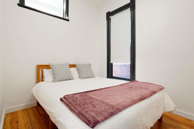 Building Photo - 469 Delaware St