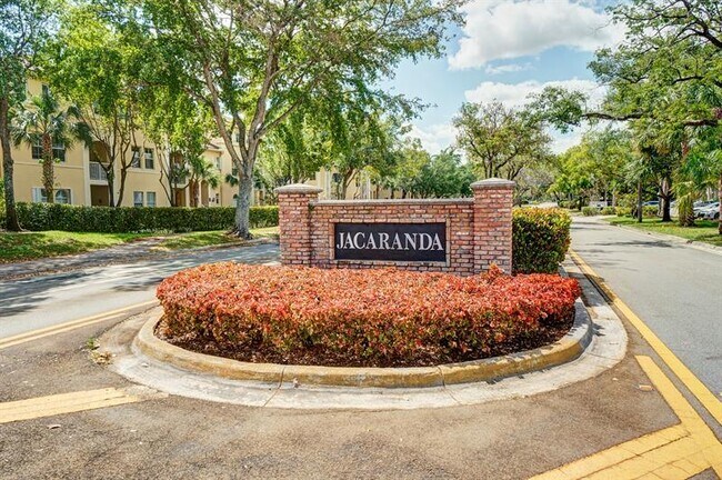 Building Photo - 250 Jacaranda Dr