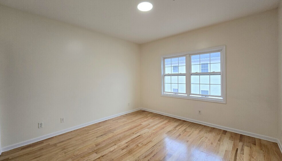 Building Photo - 157 Manchester Pl