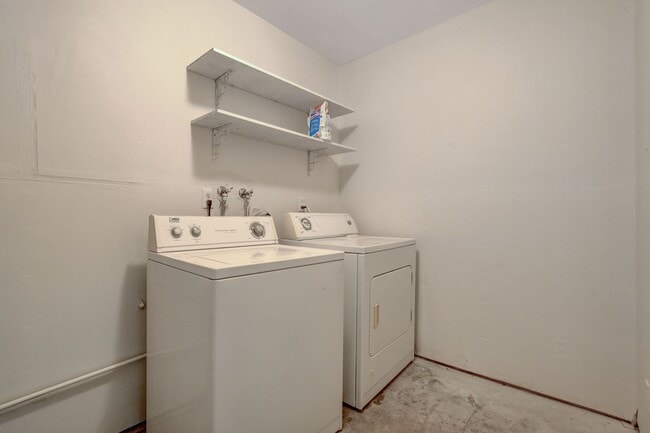 Building Photo - Single Story in the Heart of Las Vegas