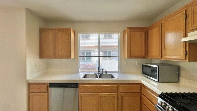 Building Photo - 10206 Wateridge Cir