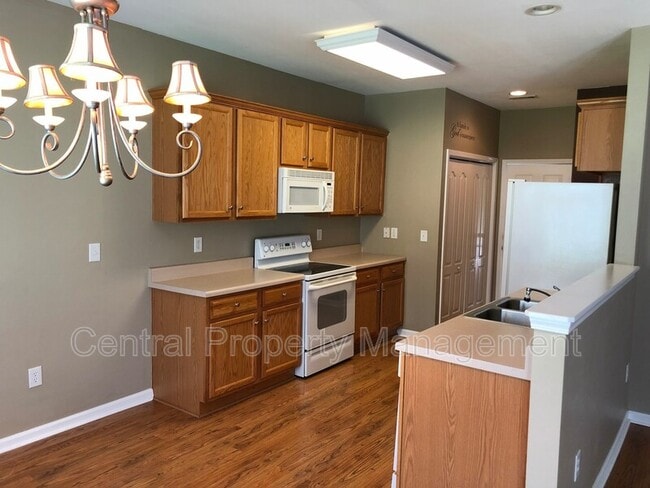 Building Photo - 547 Clairidge Dr