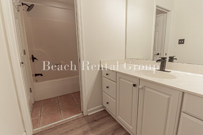 Building Photo - 3 Bedroom Gated Community in Surfside Beach