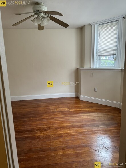 Building Photo - 9 Barrows St
