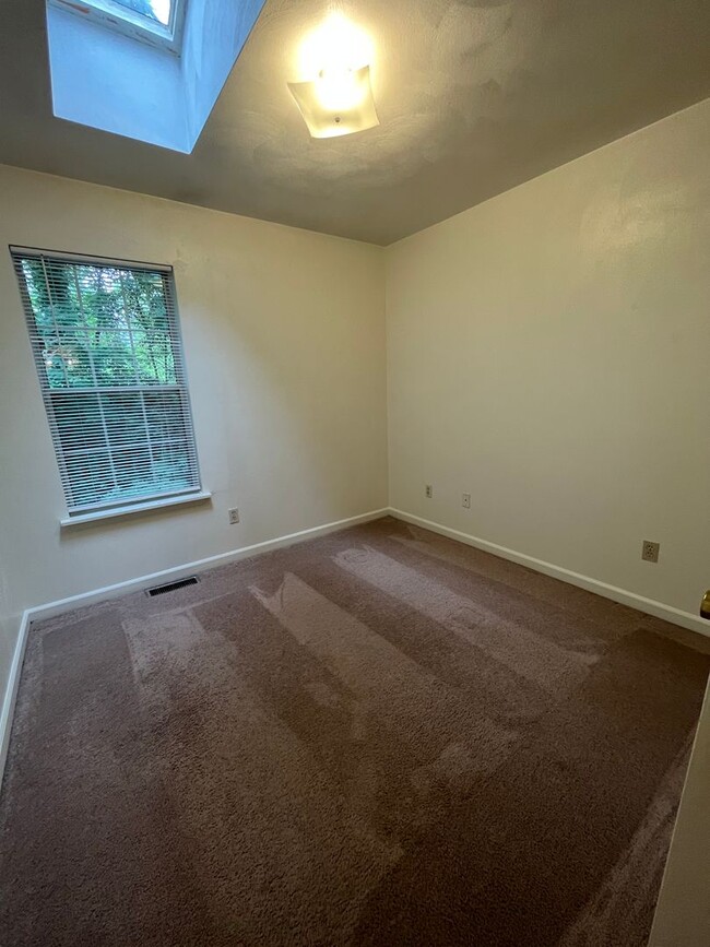 Building Photo - Rutherford 3 Bedroom 3 Bath with Den Town ...